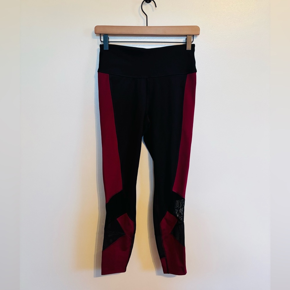 Avia leggings with dark red color blocking on the sides of the legs and mesh s